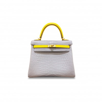 HERMÈS MASTER KELLY 25 CROCODILE PEARL GREY AND MARIGOLD YELLOW GOLD BUCKLE (25*17*7cm) 